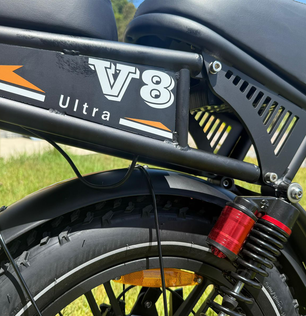 V8 ULTRA S 1